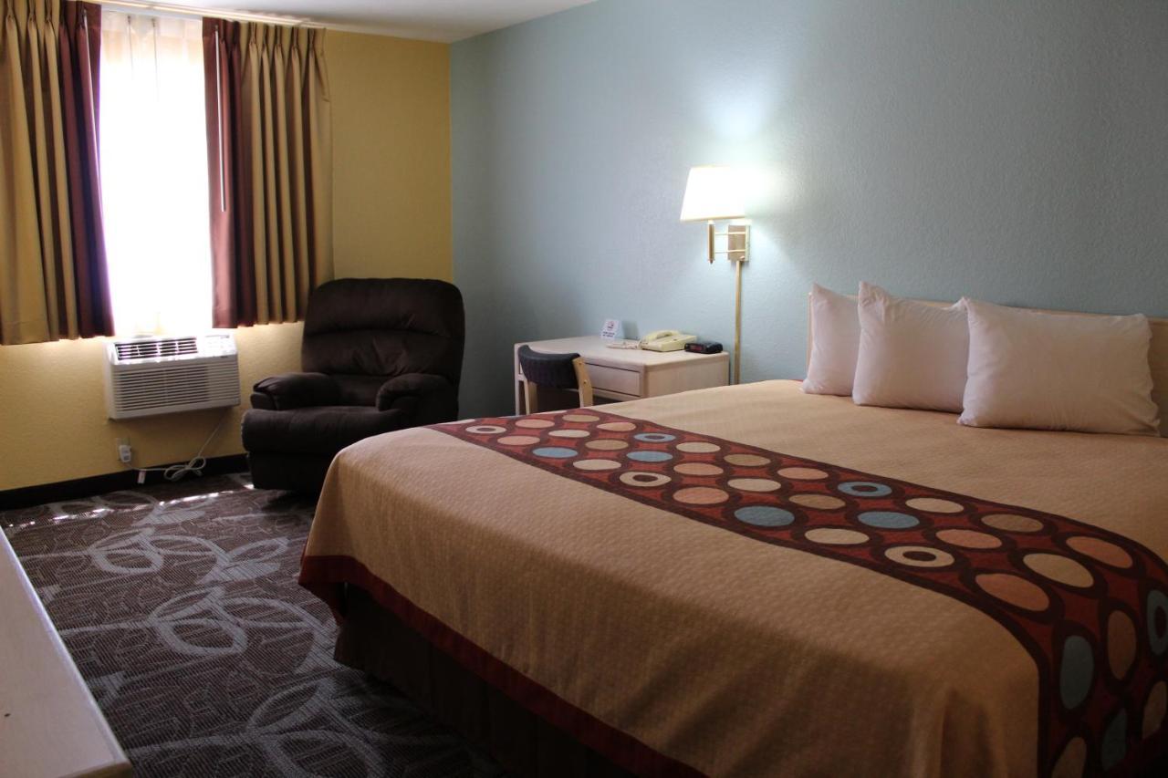 Super 8 By Wyndham Nephi Hotell Eksteriør bilde