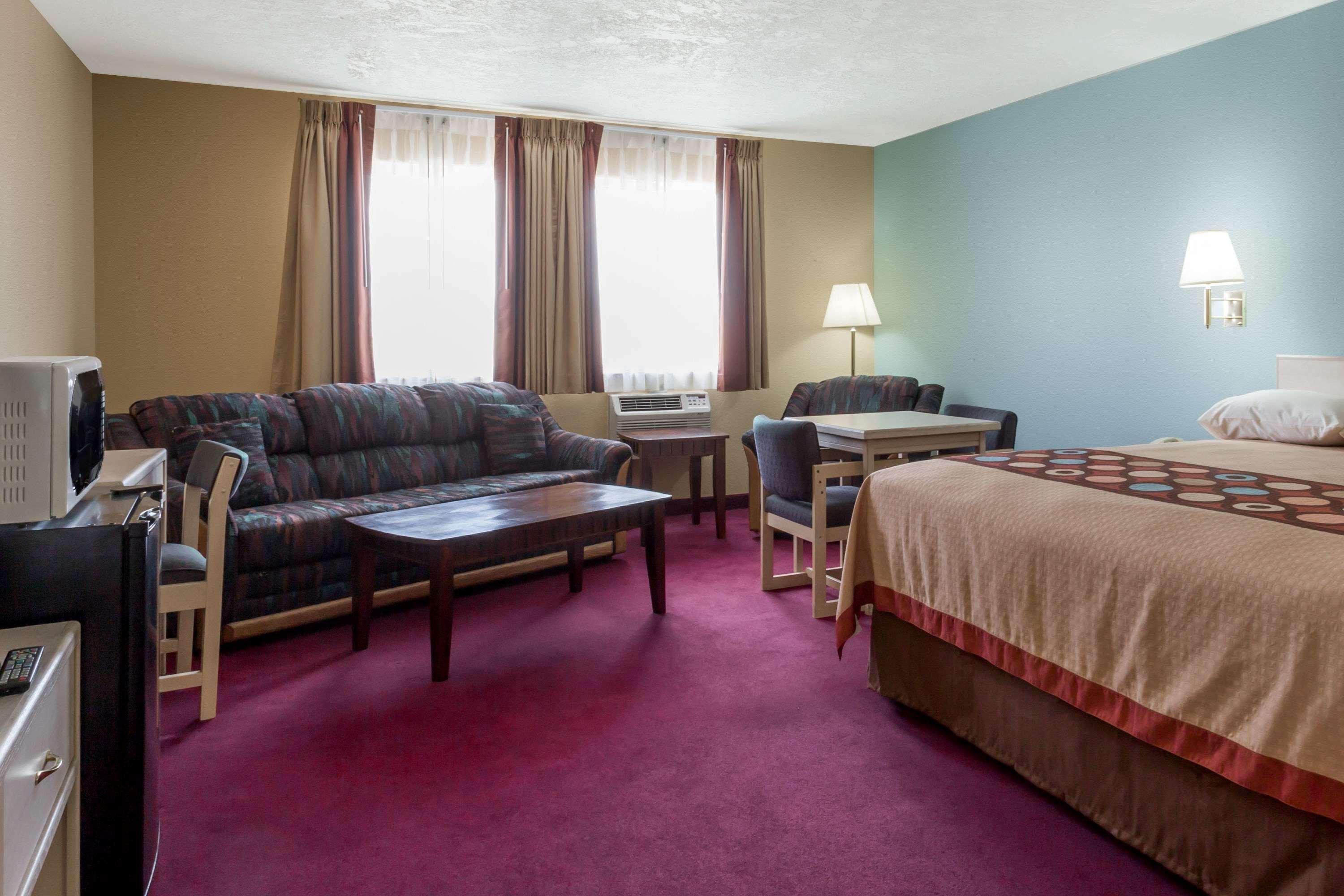 Super 8 By Wyndham Nephi Hotell Eksteriør bilde