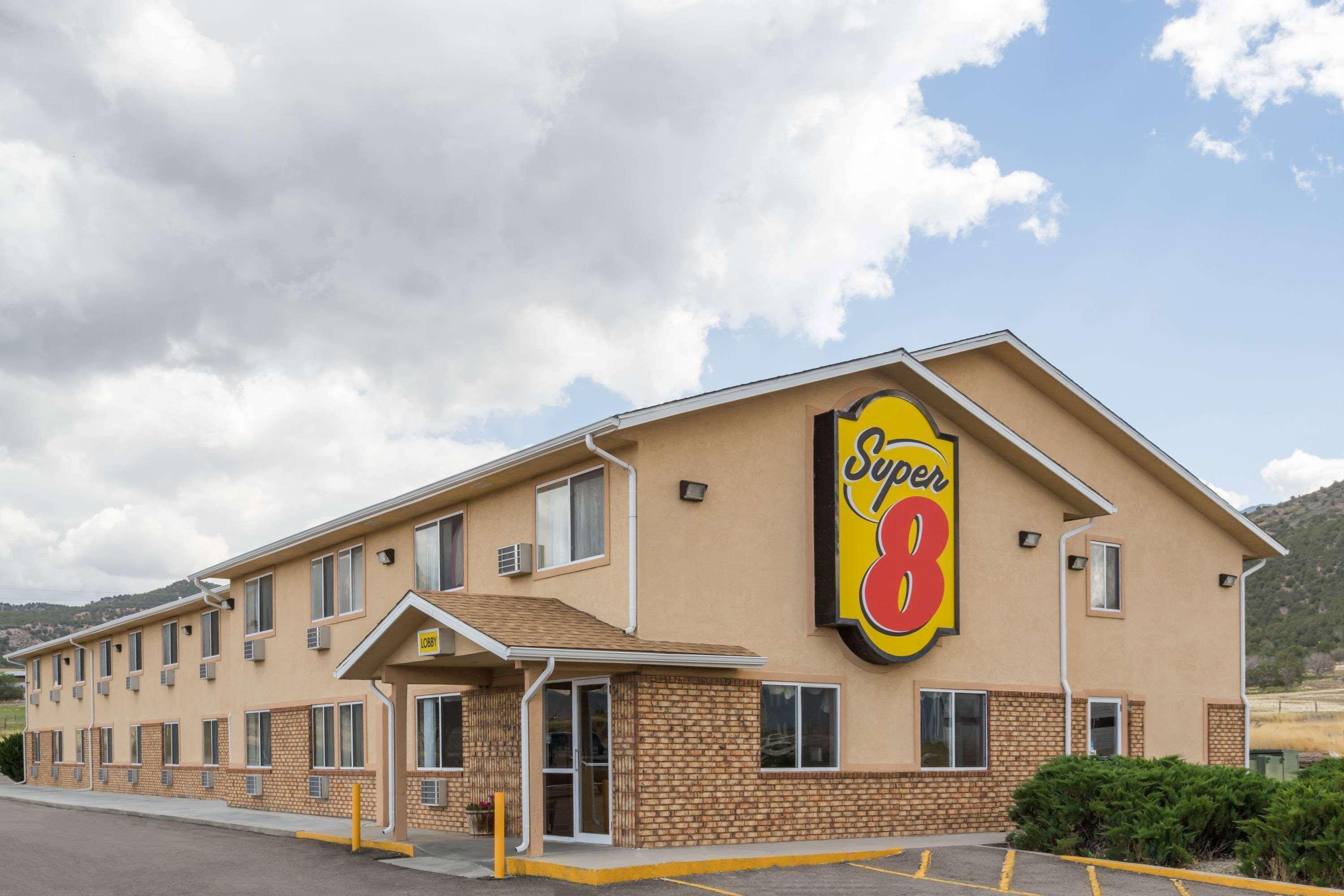 Super 8 By Wyndham Nephi Hotell Eksteriør bilde